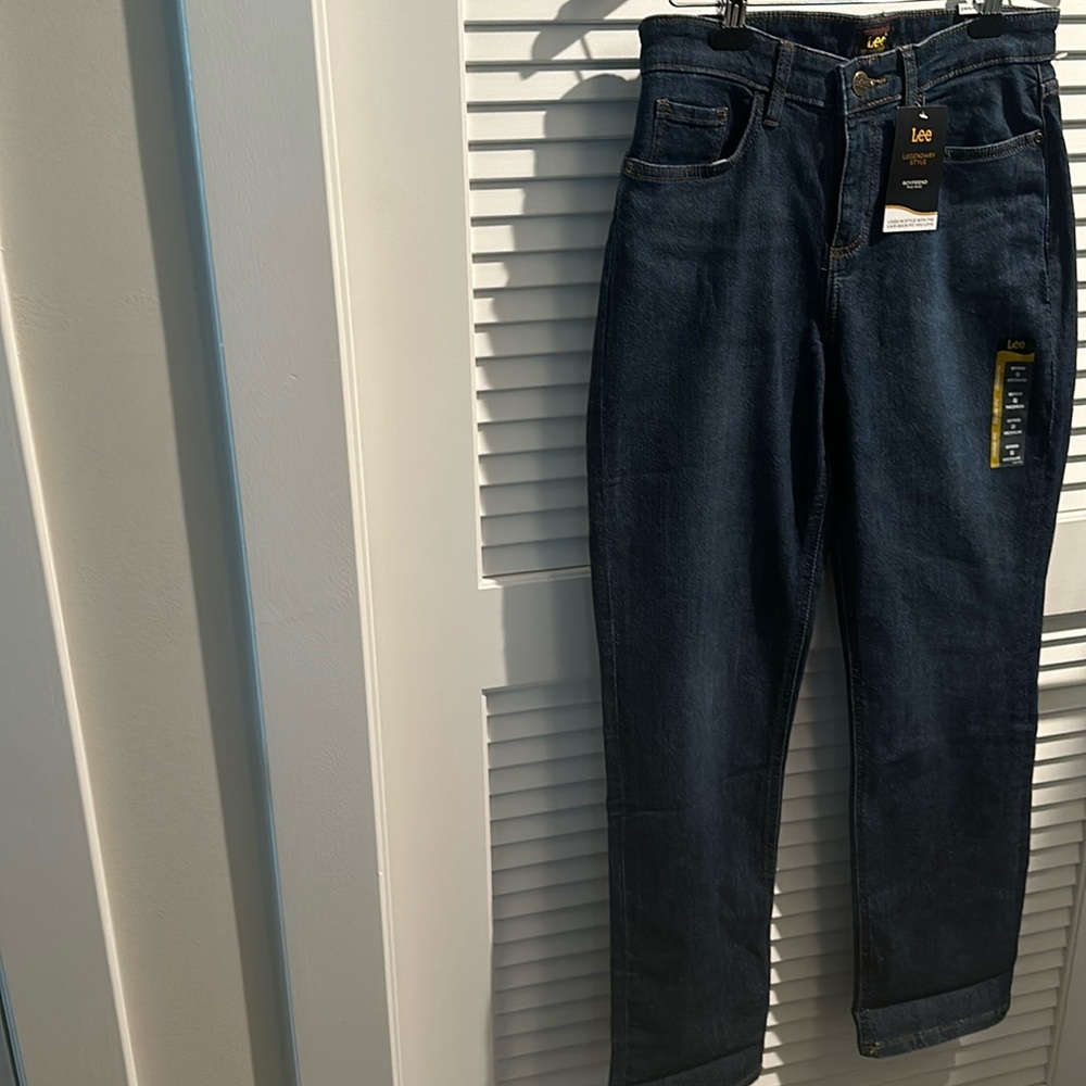 NWT Lee Legendary Style Mid Rise Jeans with five pockets.